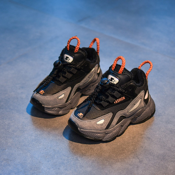 Adidași pentru copii cu talpă aspră în negru