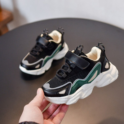 Tüdrukutele sobivate kleebistega kevadiste laste tossude uus mudel