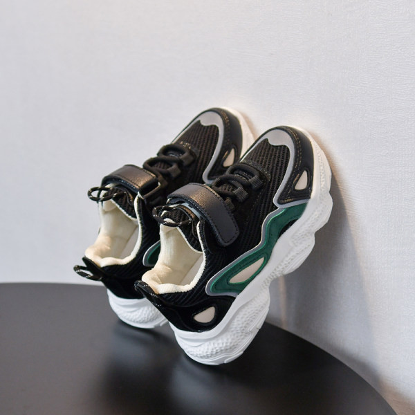 Tüdrukutele sobivate kleebistega kevadiste laste tossude uus mudel