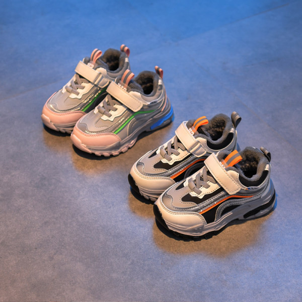 Dječje tenisice sa naljepnicama i ravnim đonom u dvije boje