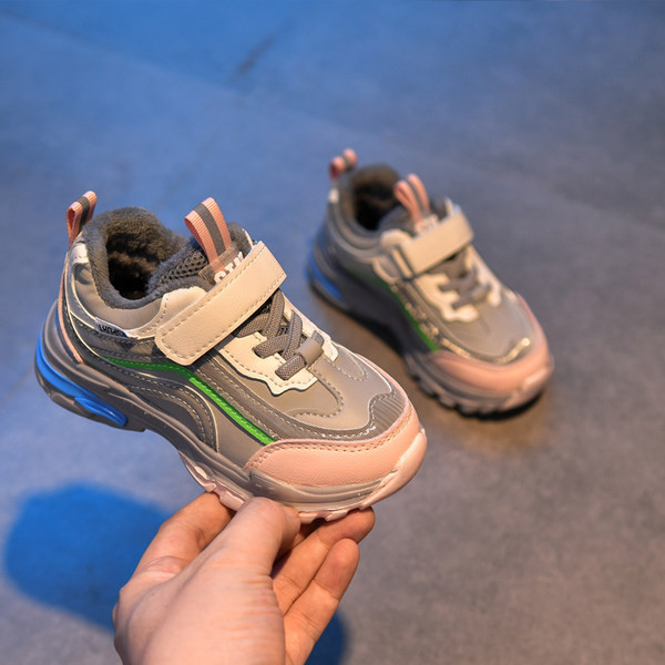 Dječje tenisice sa naljepnicama i ravnim đonom u dvije boje