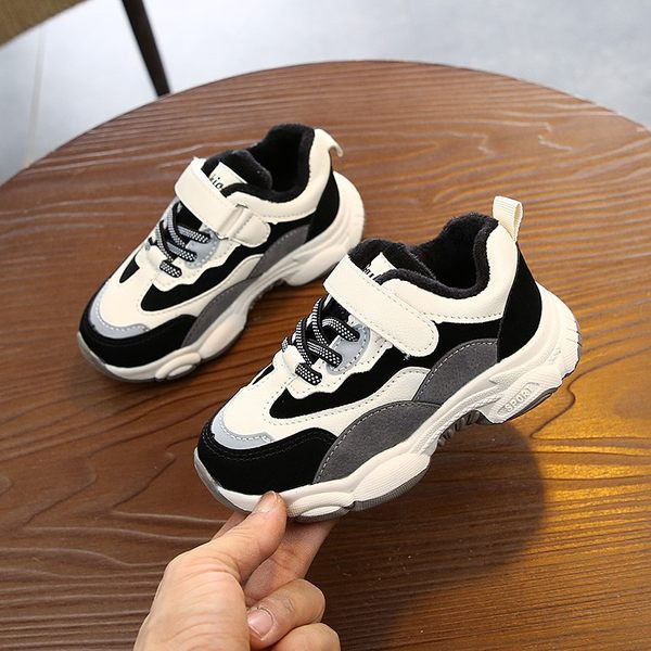 Παιδικά αθλητικά παπούτσια με λουράκια βελκρό  κατάλληλα για την άνοιξη σε δύο χρώματα