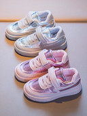 Παιδικά αθλητικά παπούτσια για κορίτσια με λαμπερό αποτέλεσμα