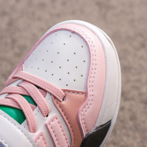 Παιδικά αθλητικά παπούτσια έως τον  αστραγάλα με κορδόνια και λουράκια βελκρό 