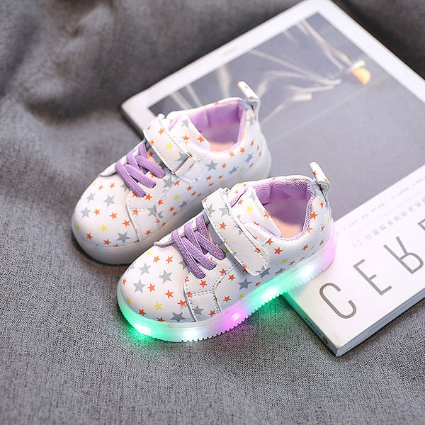 Novi model dječjih tenisica s printom i svjetlećim potplatom za djevojčice