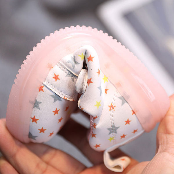 Novi model dječjih tenisica s printom i svjetlećim potplatom za djevojčice