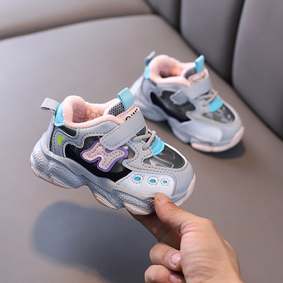 Sportske dječje tenisice s naljepnicom