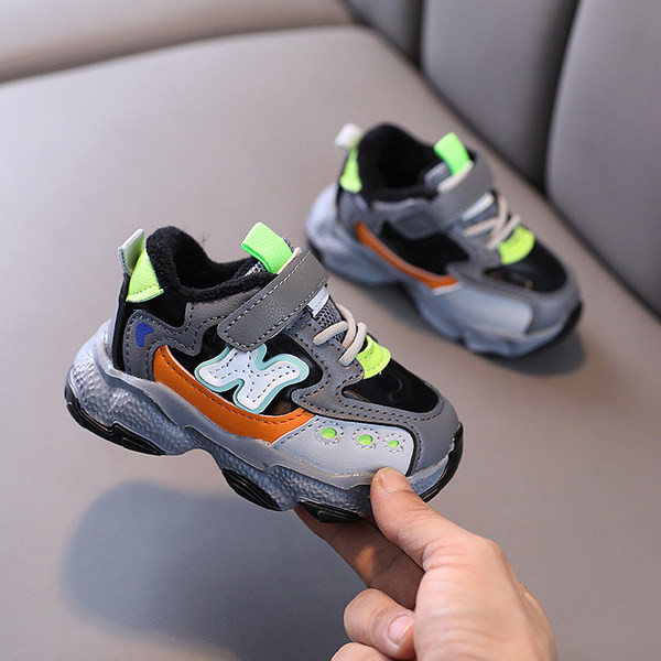 Sportske dječje tenisice s naljepnicom