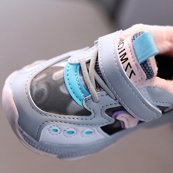 Sportske dječje tenisice s naljepnicom