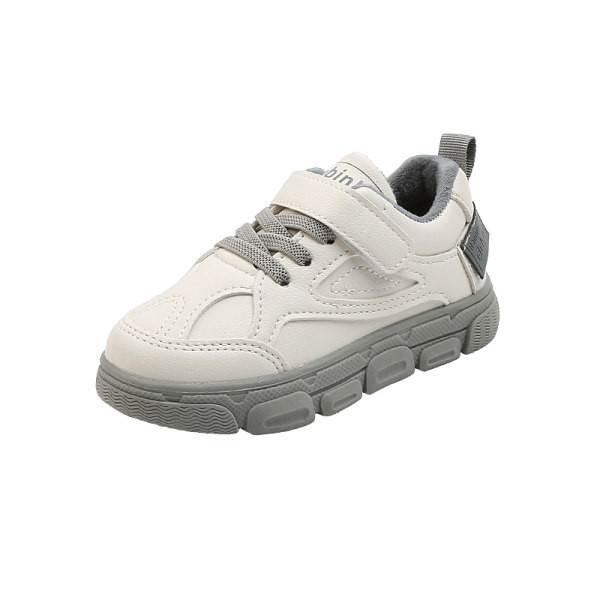 Dječje tenisice s naljepnicama i ravnim potplatom u bijeloj boji