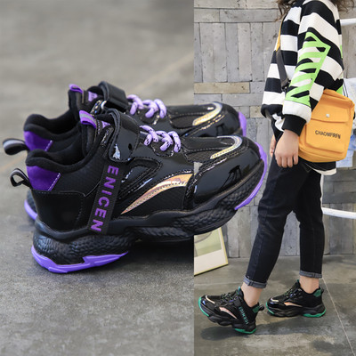 Μοντέρνα  παιδικά αθλητικά παπούτσια με τραχιά σόλα σε μαύρο χρώμα