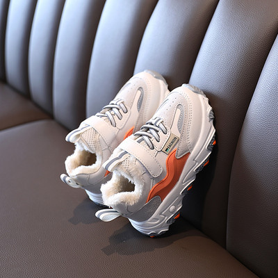 Μοντέρνα παιδικά αθλητικά  παπούτσια με τραχιά σόλα και λουράκια βελκρό