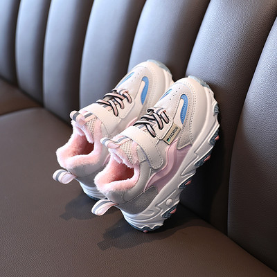 Μοντέρνα παιδικά αθλητικά  παπούτσια με τραχιά σόλα και λουράκια βελκρό