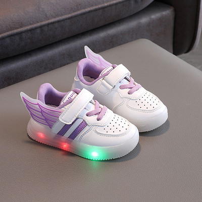 Model nou de adidasi copii cu element 3D si talpa luminoasa pentru fete