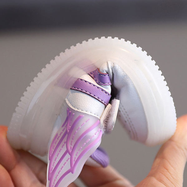 Novi model dječjih tenisica sa 3D elementom i svjetlećim đonom za djevojčice