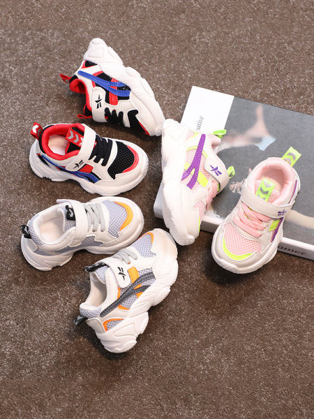 Šarene dječje tenisice s naljepnicama i vezicama