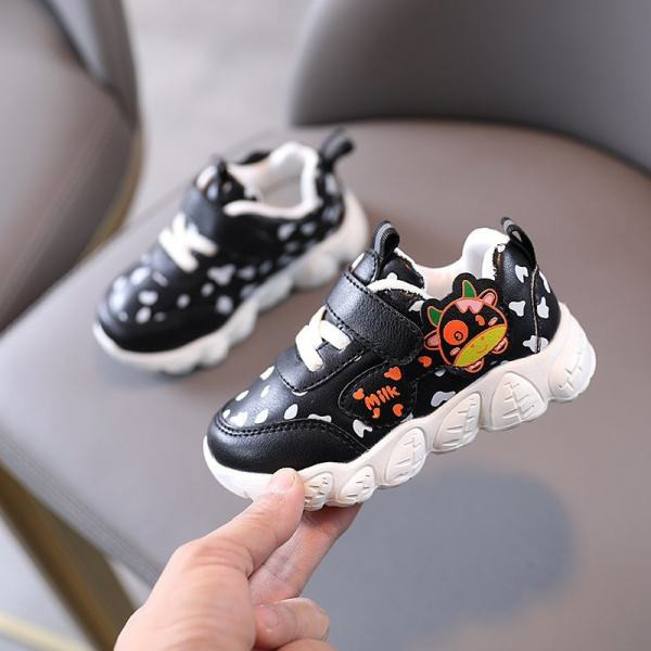 Dječje tenisice s vezicama i aplikacijama