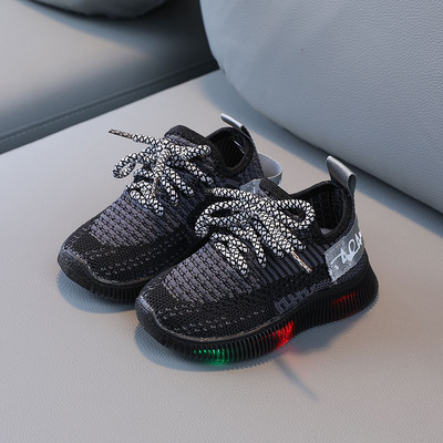 Adidași luminoși pentru copii - potriviti pentru primăvară