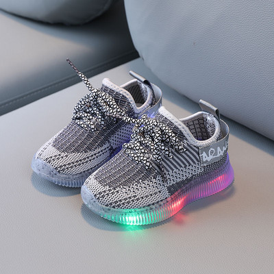 Adidași luminoși pentru copii - potriviti pentru primăvară