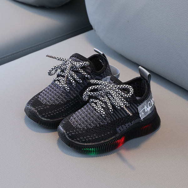 Dječje svjetleće tenisice - primjerene za proljeće