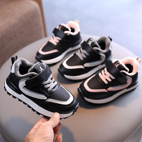 Novi model dječjih patika za djevojčice sa naljepnicom