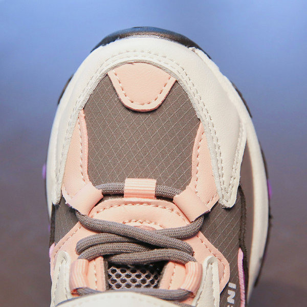 Moderne tenisice za djevojčicu s grubim potplatom