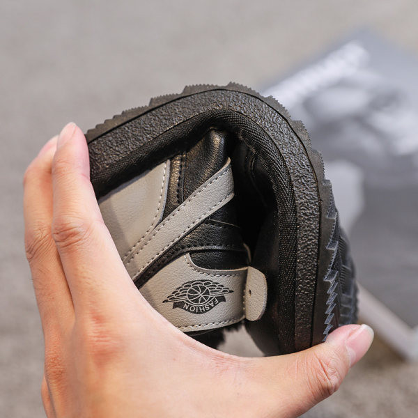 Αθλητικά παπούτσια φθινοπώρου-χειμερινά με επένδυση έως τον αστράγαλο