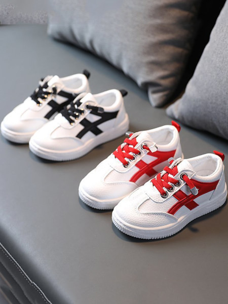 Παιδικά αθλητικά  παπούτσια από οικολογικό δέρμα με επίπεδη σόλα  για κορίτσια και αγόρια