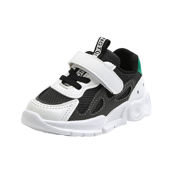 Παιδικά αθλητικά παπούτσια σε τρία χρώματα για κορίτσια και αγόρια