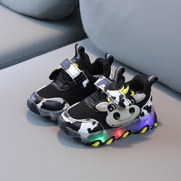 Παιδικά αθλητικά παπούτσια με απλικέ τρισδιάστατη αγελάδα - για κορίτσια και αγόρια