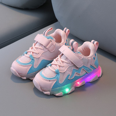 Adidași luminoși în trei culori pentru fete și băieți