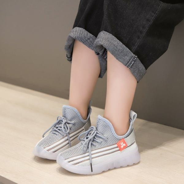 Αθλητικά παιδικά  παπούτσια με κορδόνια