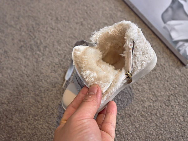 Αθλητικά παπούτια με κορδόνια