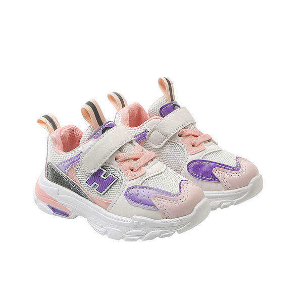 Παιδικά αθλητικά παπούτσια σε λευκό χρώμα για κορίτσια και αγόρια