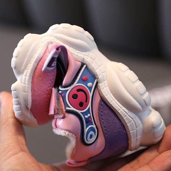 Dječje tenisice s natpisima i grubim đonom