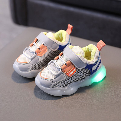 Adidași luminoși pentru copii cu inscripție