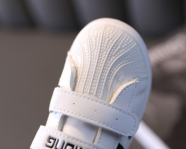 Dječje tenisice od eko kože na čičak