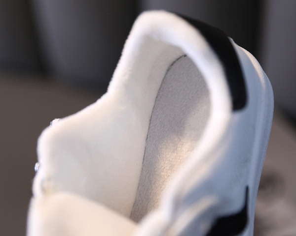 Dječje tenisice od eko kože na čičak