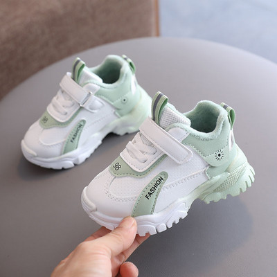 Jauns bērnu kedu modelis no eko ādas ar uzlīmēm meitenēm