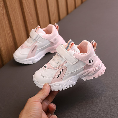 Jauns bērnu kedu modelis no eko ādas ar uzlīmēm meitenēm