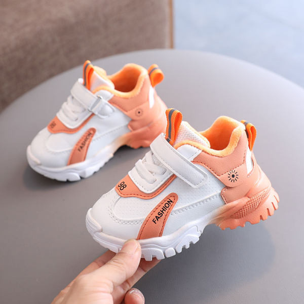 Jauns bērnu kedu modelis no eko ādas ar uzlīmēm meitenēm