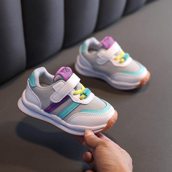 Adidași moderni pentru copii cu închidere cu velcro