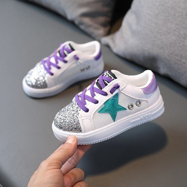 Dječje tenisice s ravnim potplatom i sjajnim česticama
