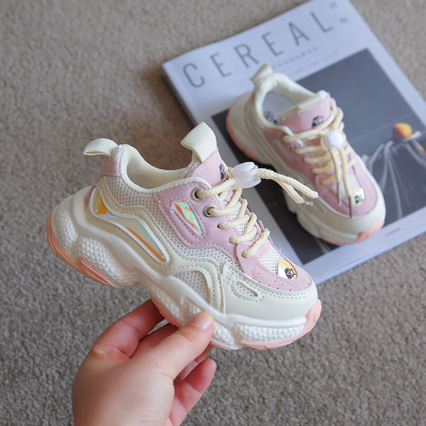 Novi model proljetnih tenisica sa vezicama i grubim đonom