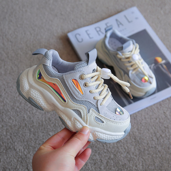 Novi model proljetnih tenisica sa vezicama i grubim đonom