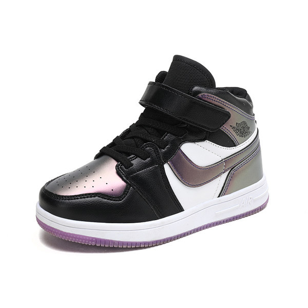 Novi model dječjih tenisica s ravnim potplatom