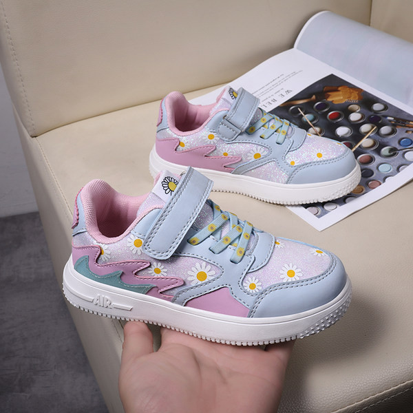 Dječje tenisice s aplikacijom i ravnim đonom za djevojčice