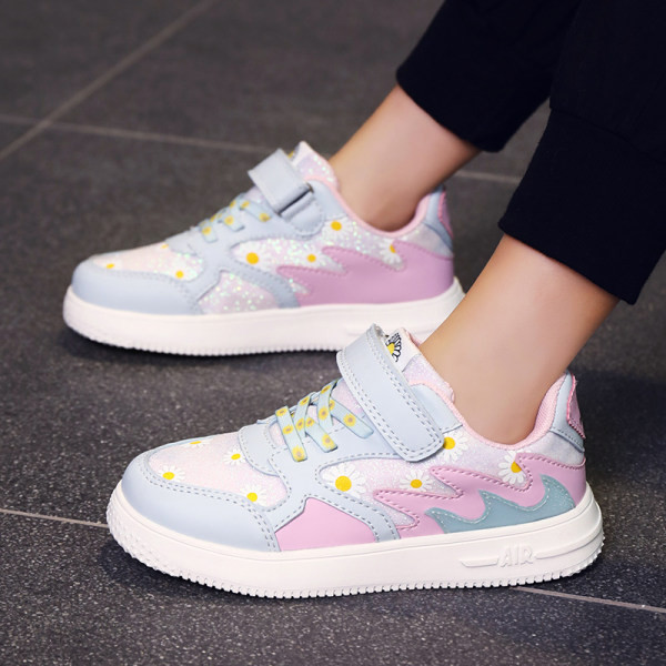 Dječje tenisice s aplikacijom i ravnim đonom za djevojčice