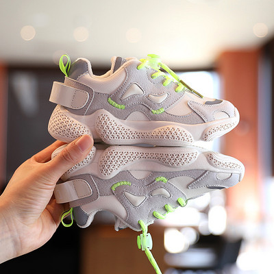 Model nou de adidași cu șireturi pentru fete și băieți