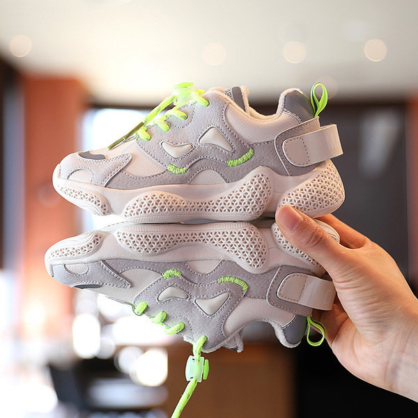 Model nou de adidași cu șireturi pentru fete și băieți